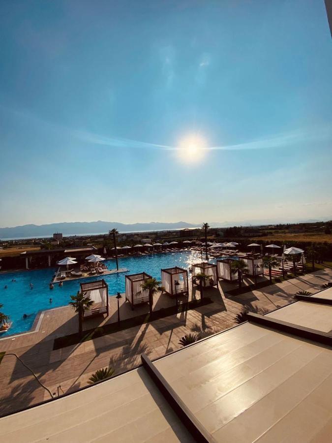 Deluxe And Resort *